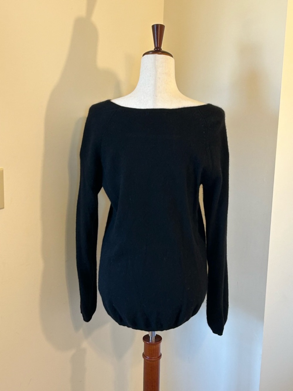 LUSSO EUC SZ L Cashmere Black Scoop-Neck Women's Sweater - Picture 3 of 7